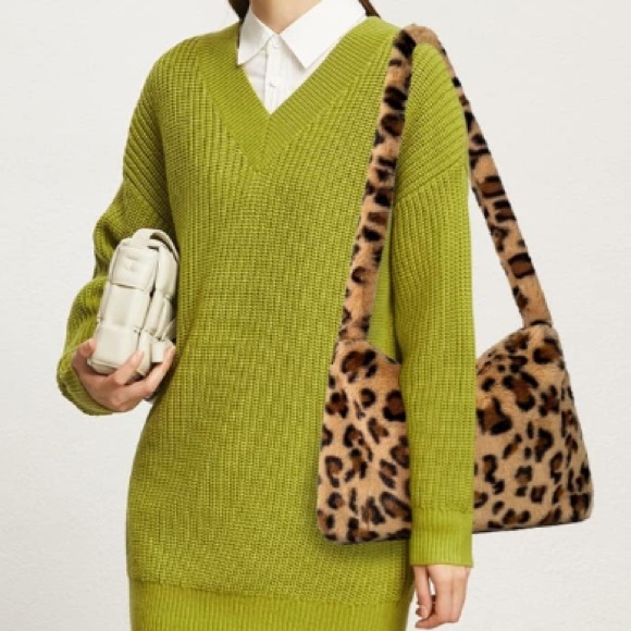 NWT Leopard Print Plush Faux Fur Tote Bag - Picture 6 of 6